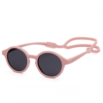 Afbeelding van IZIPIZI JongensMeisjes Pastel Pink zonnebril gepolariseerd in de kleur Lichtroze, maat: 9/36 maanden