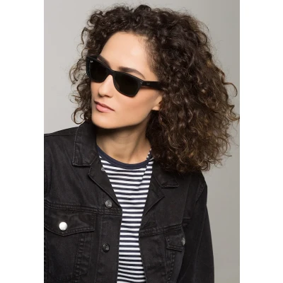 Afbeelding van Ray Ban New Wayfarer Matte RB2132 622 55 Zonnebril