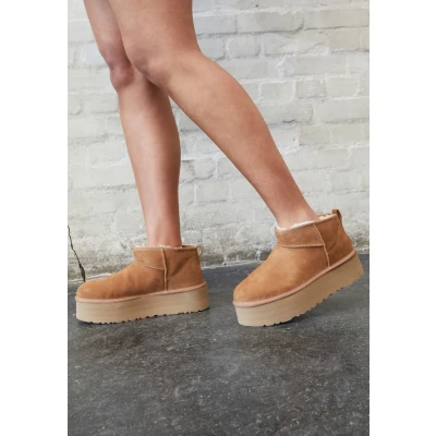 Afbeelding van UGG Classic Ultra MINI Platform Enkellaarsjes met plateauzool, Dames, Maat: 36, Chestnut Schaapsleer