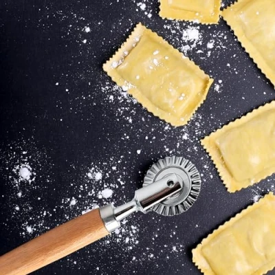 Afbeelding van Ravioli Tortelli Cappelletti Handbladerdeeg Snijder Roestvrij Staal Wiel Met Antislip Houten Handgreep Snijden Voor Zelfgemaakte Pasta