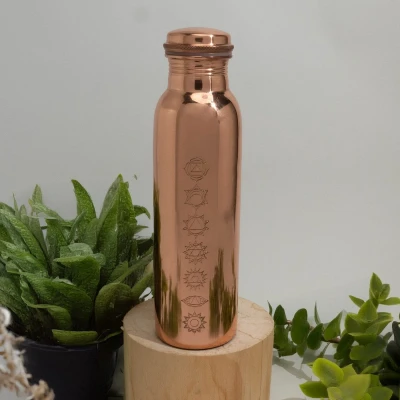 Afbeelding van Puur koperen waterfles 7 chakra’s gepolijst ± 950 ml (zware uitvoering)