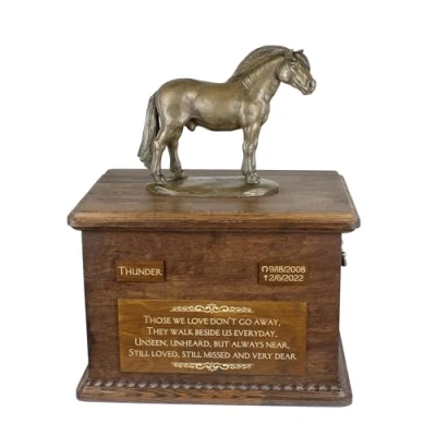 Afbeelding van urn voor paardenas met beeldje gepersonaliseerde Fjordpaard