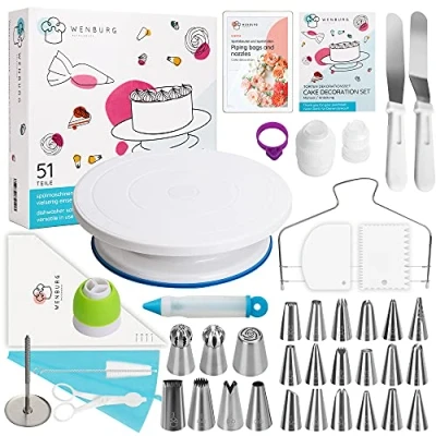 Afbeelding van Wenburg Taartdecoratie, set met spuitmonden, Taartenstandaard en veel verschillende accessoires. draaiplaat.