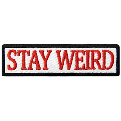 Afbeelding van &quot;Stay Weird&quot; geborduurde grappige badge om op te strijken of naaien