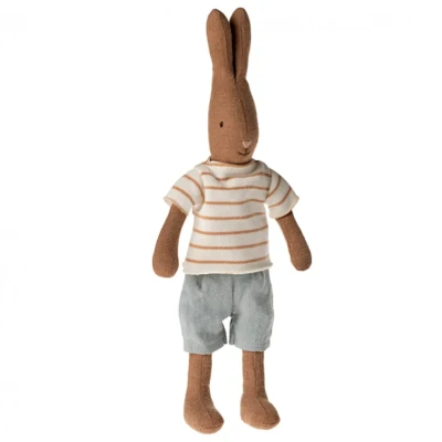 Afbeelding van Maileg knuffelkonijn gestreept shirt en korte broek maat 1 26 cm