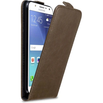 Afbeelding van Cadorabo Hoesje geschikt voor Samsung Galaxy J7 2015 in KOFFIE BRUIN Beschermhoes flip design Case Cover met magnetische sluiting
