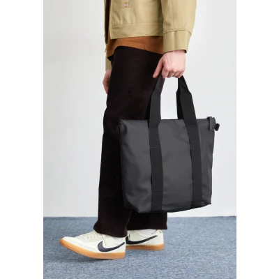 Afbeelding van Rains Tote Bag Mini W3 black