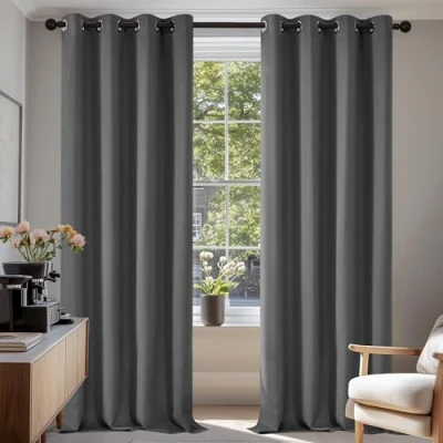 Afbeelding van Deconovo verduisterende gordijnen, warmte isolerend, voor de woonkamer en slaapkamer, modern ontwerp met ringen, licht grijs, 135 x 240 cm (B H), 2 stuks