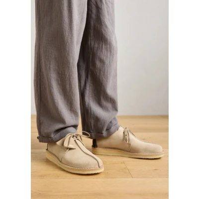 Afbeelding van Clarks Desert Trek Oxford laarzen, uniseks, Zandsuède, 44 EU