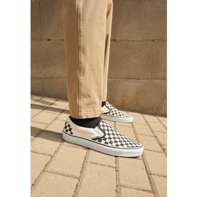 Afbeelding van Vans Classic Slipon Instappers, Maat: 42, Black/white Textiel