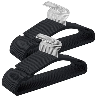 Afbeelding van SONGMICS fluwelen kleerhanger set van 50, 43 x 21 cm, antislip kleerhanger, brede schouderinkepingen, broekstang, 360 draaibare haak, kledingkast, zwart inkt CRF039B03