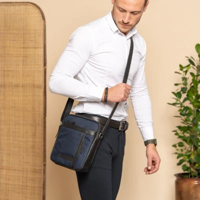 Afbeelding van The Chesterfield Brand Leren Schoudertas Navy Arendal