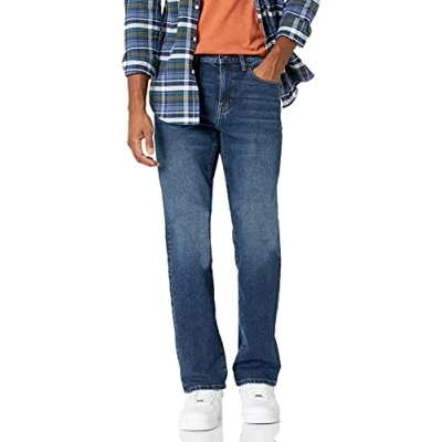 Image de Amazon Essentials Jean slim bootcut Men&#039;s, Délavé Moyen, 32W / 33L