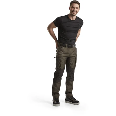 Afbeelding van Blåkläder Werkbroek unite kort zomer model stretch zwart groen, maat XL, Geschikt voor Veehouderij