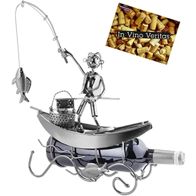 Afbeelding van BRUBAKER Flessenhouder Visser in een boot metalen sculptuur cadeau met wenskaart