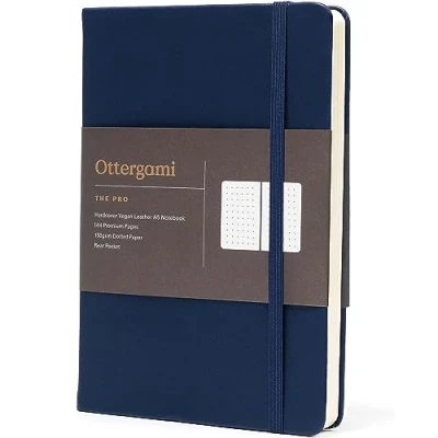 Afbeelding van Ottergami Bullet notitieboek met stippen, A5, 144 pagina&#039;s, blauw veganistisch leer, 15 x 21 cm, dik papier 150 g/m², harde omslag, elastisch, binnenvak, van leer The Pro