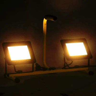 Afbeelding van Spotlight met handvat LED 2x50 W warmwit