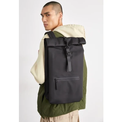 Afbeelding van Rains Rolltop Rugzak Met 16 Inch Laptopvak Zwart