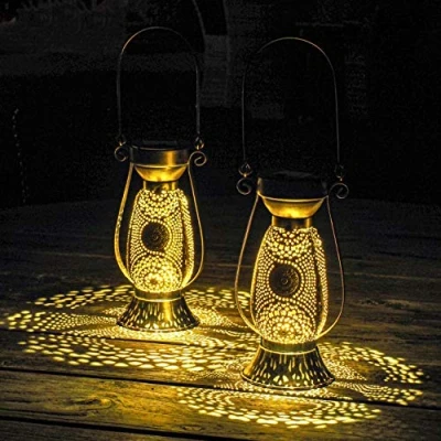 Afbeelding van Gadgy Solar Tafellamp Petroleum Olielamp Tuinlantaarn Set van 2 Tuinverlichting op Zonneenergie Led Buitenverlichting met dag/nacht Sensor Hanglamp 21 x Ø11.5 cm Metaal
