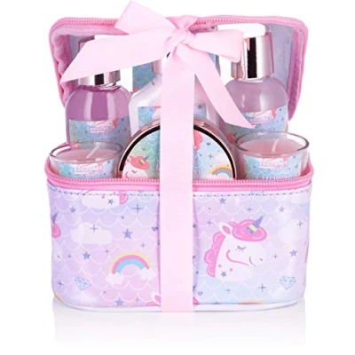 Afbeelding van BRUBAKER Cosmetics 7 Delig Eenhoorn Bad en Doucheset Cherry Blossom Cadeautip Cadeau Idee Geschenkset Met Kersenbloesemgeur Incl. 2 Geurkaarsen in Cosmeticadoos Moederdag cadeautje