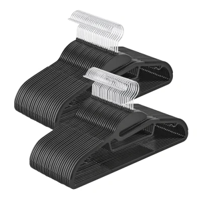 Afbeelding van SONGMICS 50 stuks kleerhangers van kunststof met U vormige opening, antislip, ruimtebesparend, 0,5 cm dik, 41,5 lang, 360 draaibare haak, zwart CRP041B05