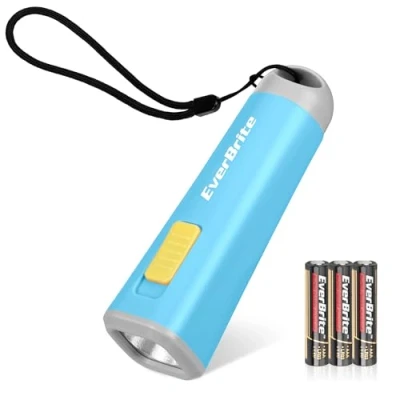 Afbeelding van EverBrite Mini led zaklamp (blauw), met licht gewicht (46 g) en geel licht, ideaal voor lezen, kamperen, wandelen, 3 AAA batterijen inbegrepen