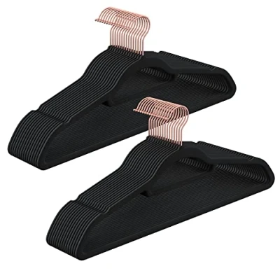 Afbeelding van SONGMICS Fluwelen kleerhangers, 30 stuks, met stropdasstang, antislip, 360 graden draaibare haak, dikte 0,6 cm, lengte 43,5 voor jassen, jurken, broeken Zwart en roségoud CRF21BK30