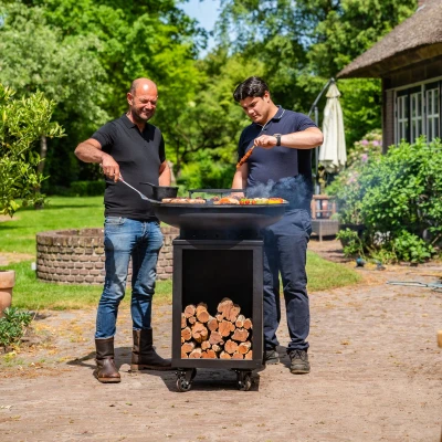 Afbeelding van RJRoyal Living BBQ Plancha Grill Hermano XXL Blackline Met pook en houtopslag Ø80cm 8mm