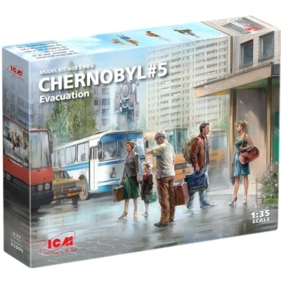 Afbeelding van 1:35 ICM 35905 Chernobyl#5. Extraction (4 adults, 1 child and luggage) Plastic Modelbouwpakket