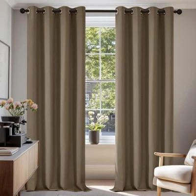 Afbeelding van Deconovo Thermo isolerende verduisteringsgordijnen, koude isolerend, modern design met oogjes, gordijnen voor jongenskamer, 140 x 220 cm (breedte hoogte), taupe, 2 stuks