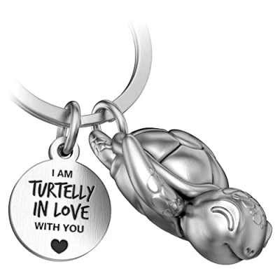 Afbeelding van FABACH Snappy schildpad sleutelhanger met hart en gravure schattige geluksbrenger ideaal cadeau voor je partner Turtelly in Love, antiek zilver