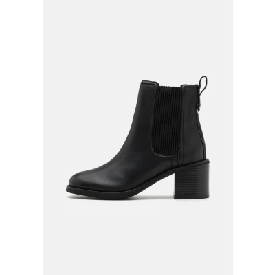 Afbeelding van Clarks Chamberly TOP Korte laarzen, Dames, Maat: 37.5, Black Leer