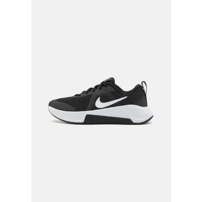 Afbeelding van Nike Performance MC Trainer 3 Trainingsschoen, Dames, Maat: 35.5, Black/white Textiel/ synthetisch