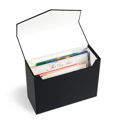 Afbeelding van Leuchtturm Leuchtturm, Opbergbox, Logic Ansichtkaarten max 220x168 mm. (245x) Zwart afm: 232x97x177 per st.
