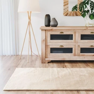 Afbeelding van Interiyou Fargo hoogpolig tapijt 80 x 250 cm beige pluizig kunstbont wasbaar antislip zacht