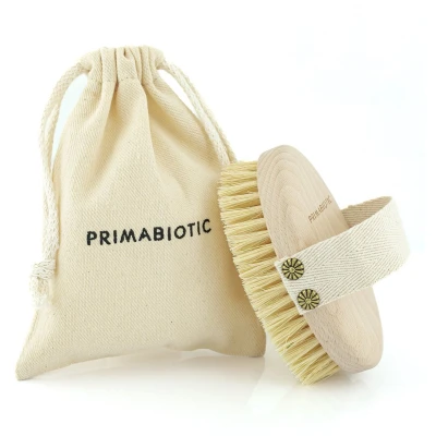 Afbeelding van Primabiotic Massageborstel voor lichaam met tas, milieuvriendelijk product uit Europa, beukenhout en agavevezels, ovale handgreep katoenen riem, ideaal droge massage vermindering van