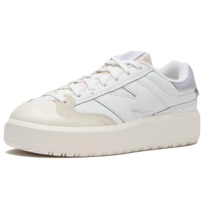 Afbeelding van New Balance dames CT302 sneaker met suède details in de kleur Lila, maat: 39,5