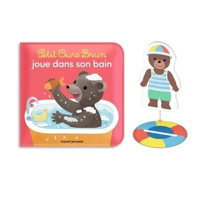 Image de Petit Ours Brun joue dans son bain un livre et jouet qui flotte pour le
