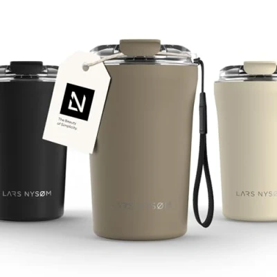 Afbeelding van LARS NYSØM &#039;Rørelse&#039; Thermo Coffee Mug to go 380ml BPA vrij Met Isolatie Draagriem &amp; Tritan Deksel Greige