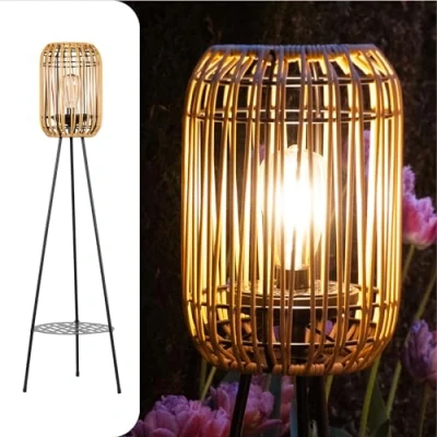 Afbeelding van Gadgy Solar Tuinverlichting Staande Lamp Terras Buitenlamp Zonne Energie Balkon &amp; Tuin Driepoot Tuinlamp Led Buiten met USB aansluiting op Zonneenergie Lantaarn voor Verlichting Tuinlampen Rattan