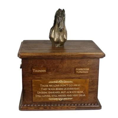 Afbeelding van Urn voor paardenas met Friesian paard statuette en persoonlijke gravure