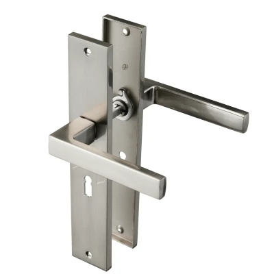 Afbeelding van Ostiumhome Deurbeslag Deurklink op schild met Sleutelgat 56mm RVS Zilver Grado