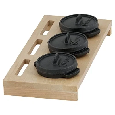 Afbeelding van BBQ Toro Nederlandse mini oven met houten standaard 3 x Ø 11 cm set van gietijzeren serveerpannen al gebakken voorbehandeld pan