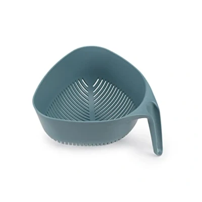Afbeelding van Joseph Duo Triangular Colander, voedselvergiet met verticale handgreep en gemakkelijk te gieten hoeken, Dark Opal