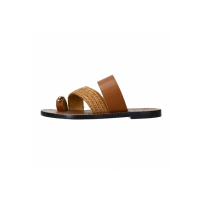 Afbeelding van Sacha Dames Congac leren slippers met goudkleurig detail Maat 38