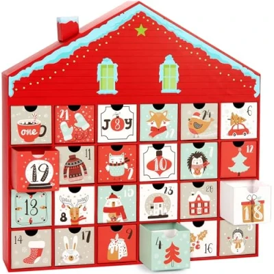 Afbeelding van BRUBAKER Adventskalender om te Vullen Kersthuis 2024 DIY Kerstkalender met 24 Deurtjes voor Waardebonnen, Snoep en andere Verrassingen 40,5 cm Hoog Gemaakt van Karton Rood
