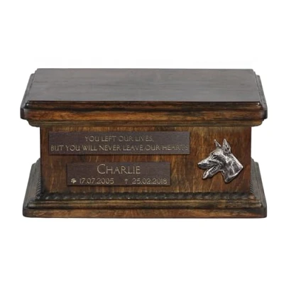 Afbeelding van Persoonlijke houten urn hond voor Dobermann as, met gravure en klein formaat