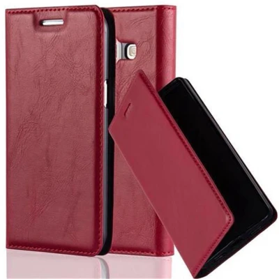 Afbeelding van Cadorabo Hoesje geschikt voor Samsung Galaxy J1 2015 in APPEL ROOD Beschermhoes met magnetische sluiting, standfunctie en kaartvakje Book Case Cover Etui