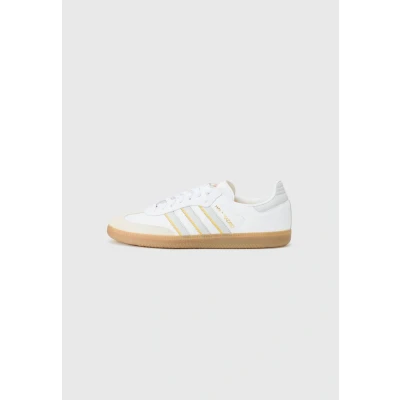 Afbeelding van adidas Originals Samba Licensed Unisex Zaalvoetbalschoenen, Maat: 36 2/3, White/lgh solid grey/gum Leer