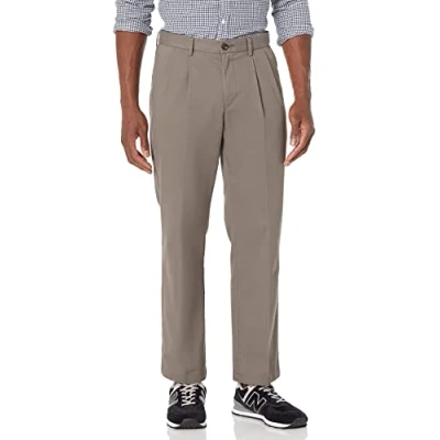 Image de Amazon Essentials Pantalon chino plissé infroissable pour homme (disponible en grandes tailles larges), taupe, 101,6 x 76,2 cm (l L)